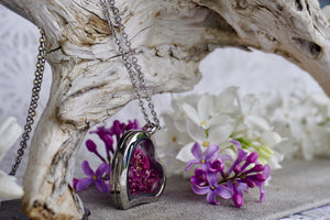 Hawthorne Flowers hand picked and dried by Canadian Artist, Pressed Wishes. Then turned into a beautiful stainless steel and glass locket to be enjoyed for years to come! 